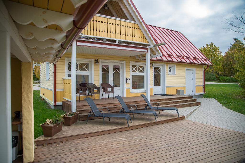 Kärdla Posti Hostel מראה חיצוני תמונה